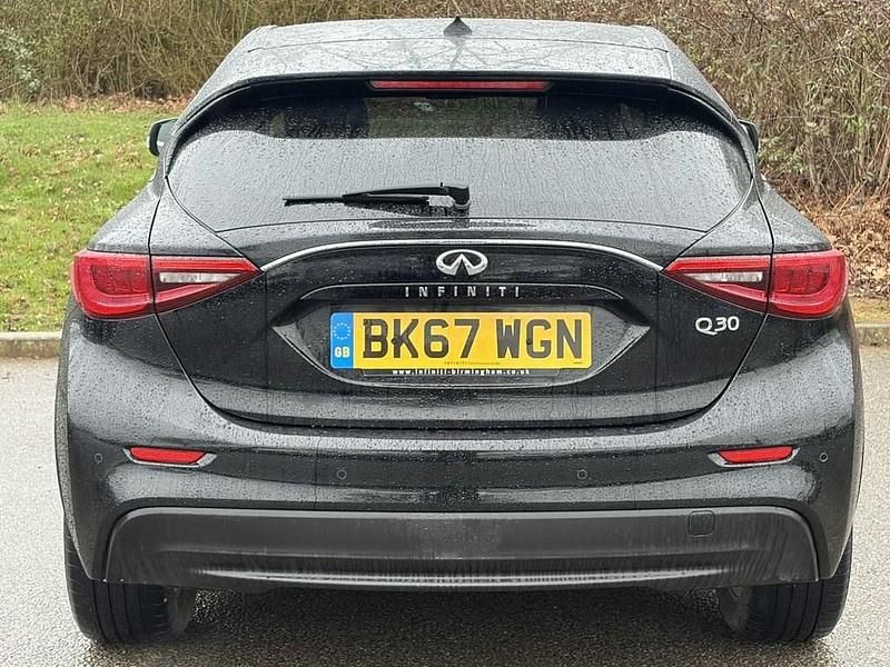 Used Infiniti Q30 Business Executive 109 HP (80 kW) 2017 Black Hatchback