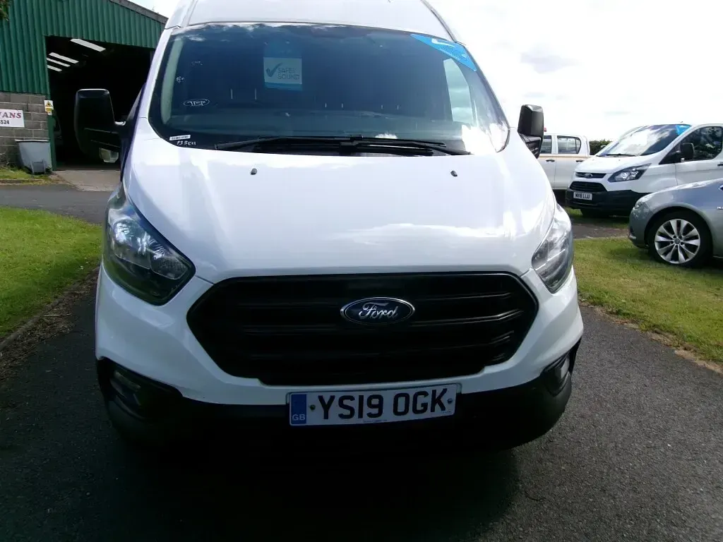 Used Ford Transit Custom 105 HP (77 kW) 2019 White Van