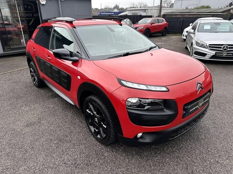 Used Citroën C4 Cactus Flair 100 HP (73 kW) 2015 Red Hatchback