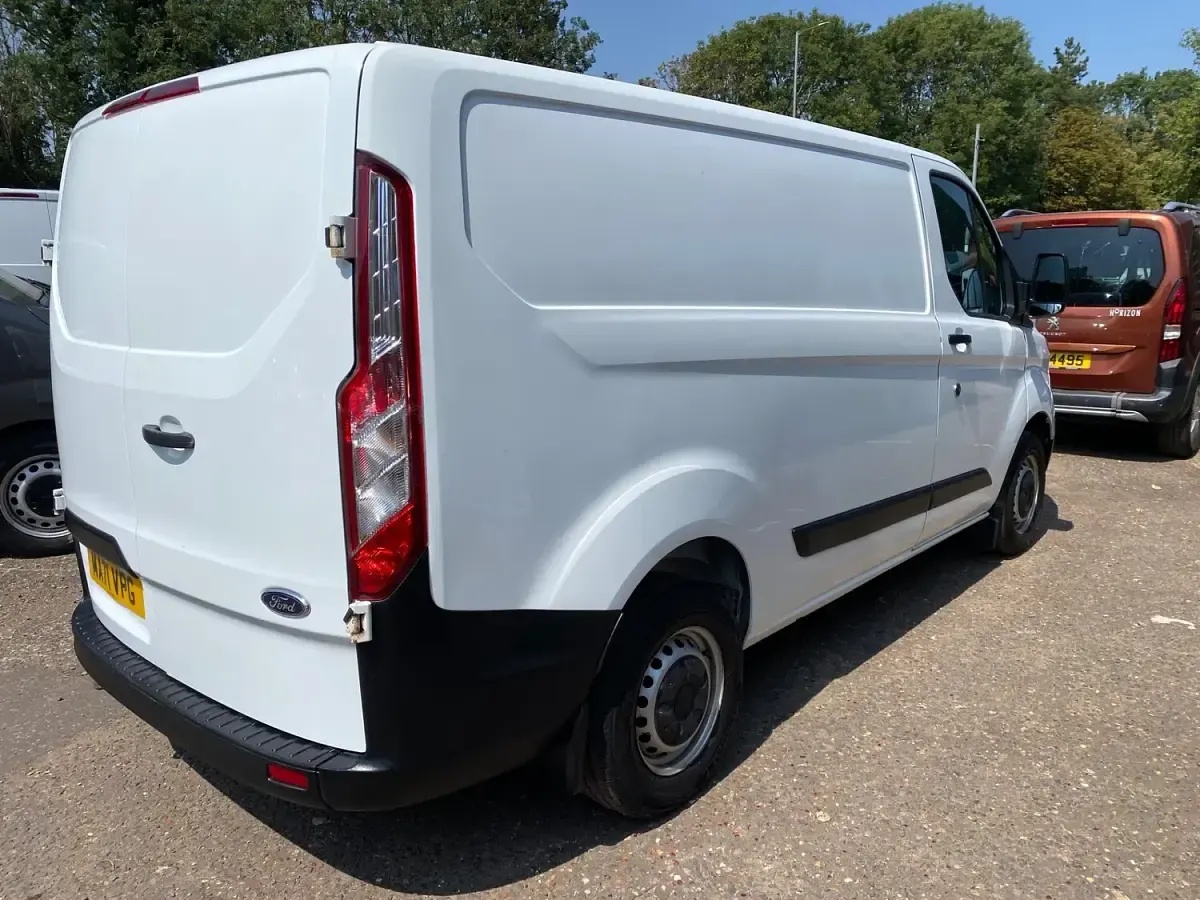 Used Ford Transit Custom 130 HP (95 kW) 2021 White Van