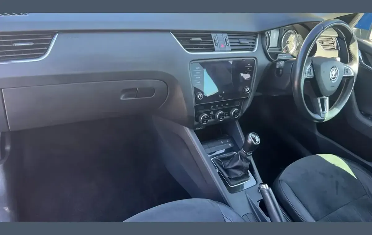 Used Skoda Octavia SE L 113 HP (83 kW) 2018 Blue Estate