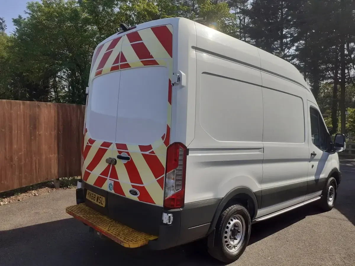 Used Ford Transit 130 HP (95 kW) 2018 White Van