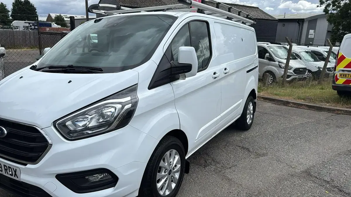 Used Ford Transit Custom Limited 130 HP (95 kW) 2023 White Van
