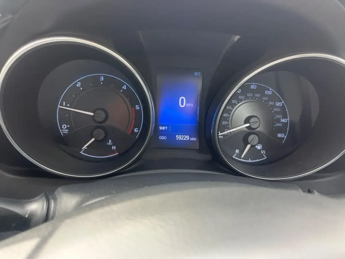 Used Toyota Auris Business Edition 112 HP (82 kW) 2017 White Hatchback
