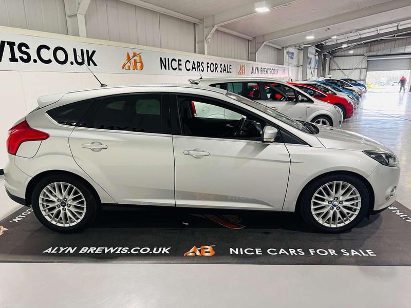 Used Ford Focus Zetec 115 HP (84 kW) 2013 Silver Hatchback