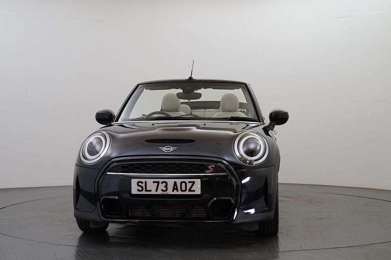 Usado Mini Cooper S Exclusive 176 HP (129 kW) 2023 Preto Citadino