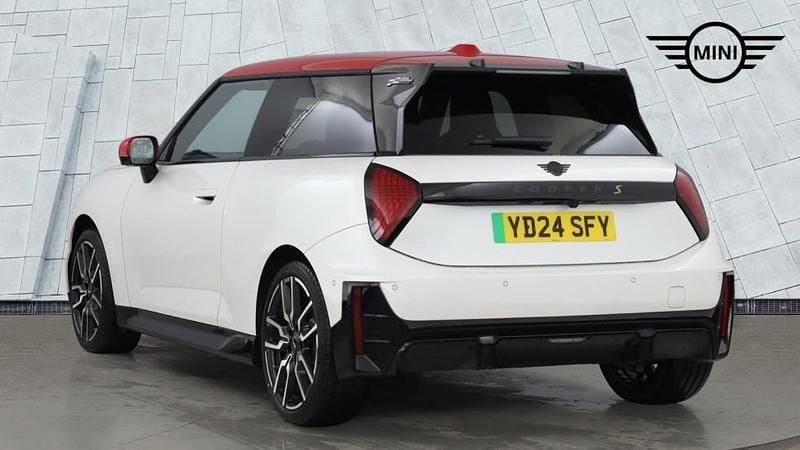 Used Mini Cooper SE Hatch 158 kW (215 HP) 2024 White Hatchback