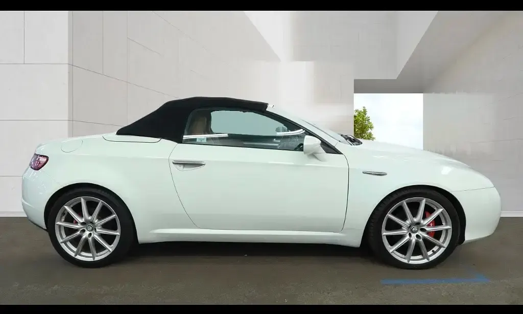 Used Alfa Romeo Spider Super 260 HP (191 kW) 2008 White Cabriolet