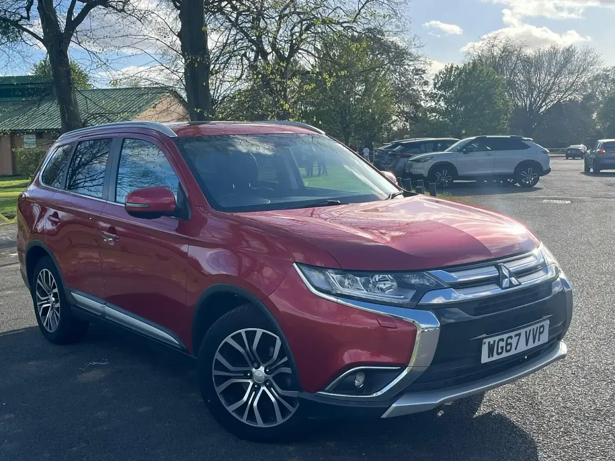Used Mitsubishi Outlander 147 HP (108 kW) 2018 Red SUV