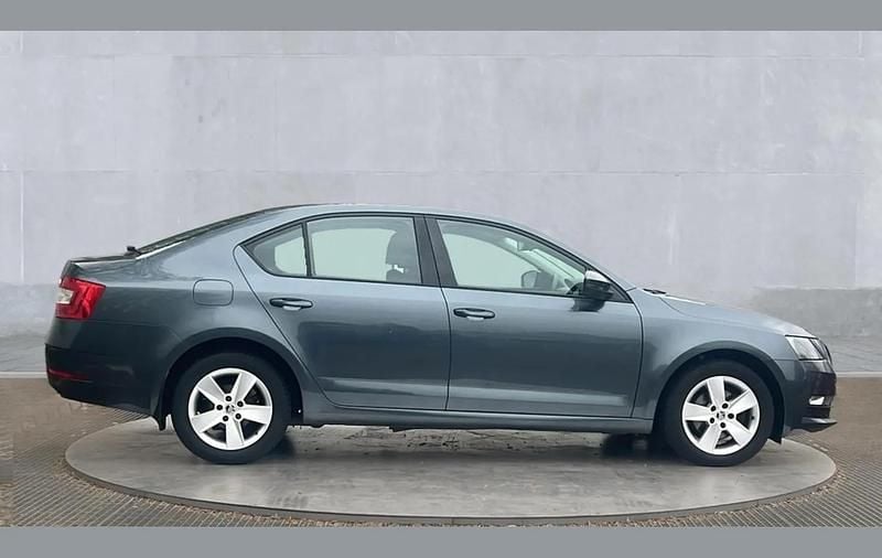 Used Skoda Octavia SE 147 HP (108 kW) 2017 Grey Hatchback