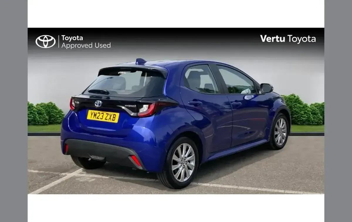 Used Toyota Yaris 116 HP (85 kW) 2023 Blue Hatchback
