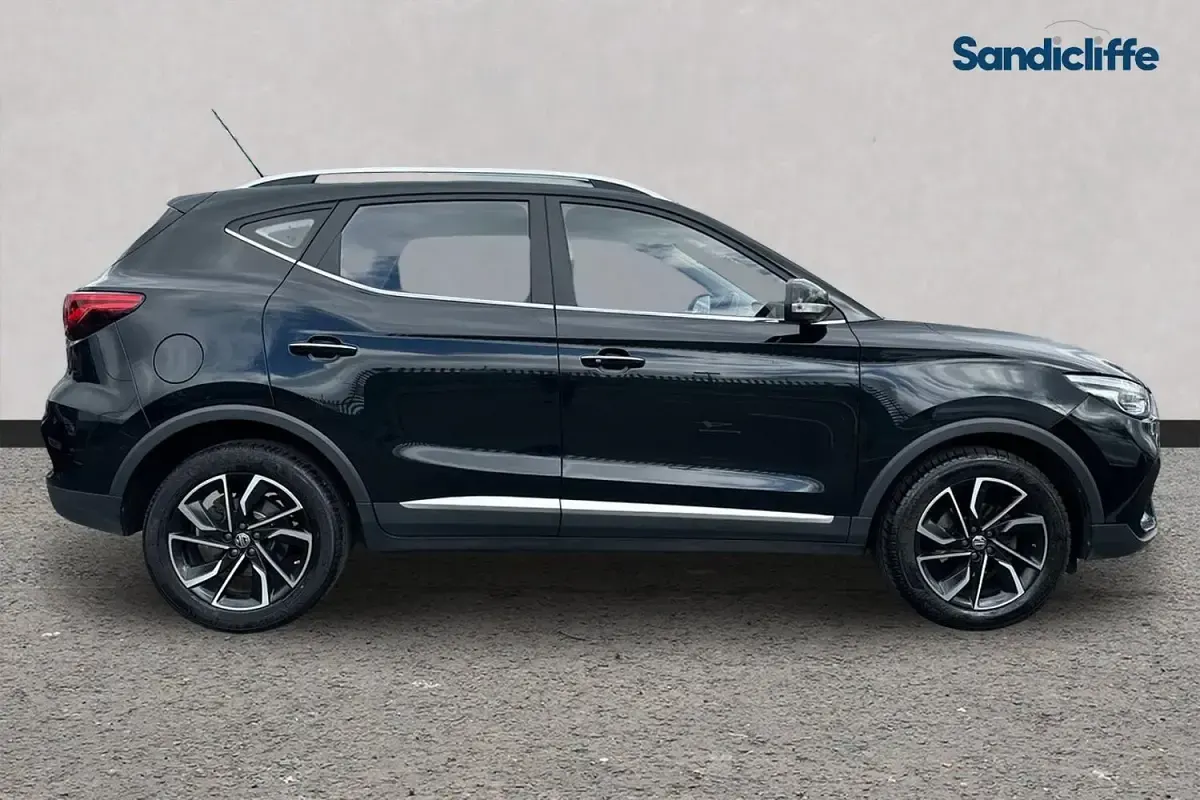 Usado MG ZS Exclusive 111 CV (81 kW) 2022 Negro SUV