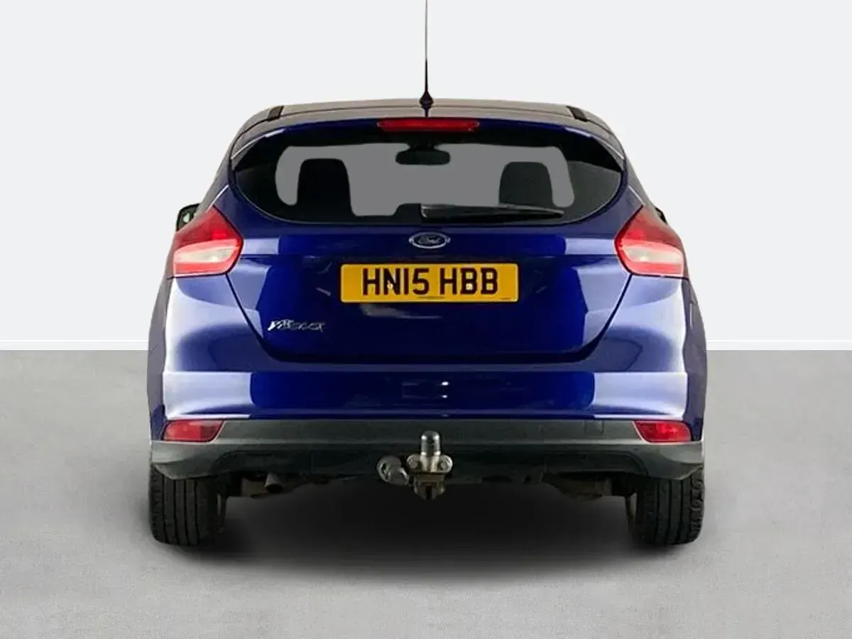Used Ford Focus Zetec 120 HP (88 kW) 2015 Blue Hatchback