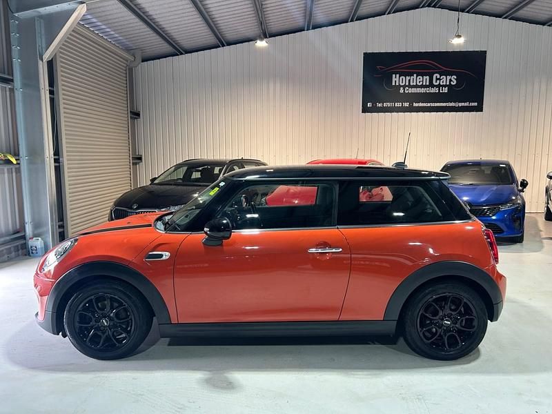 Usado Mini Cooper Hatch 2018 Naranja Utilitario