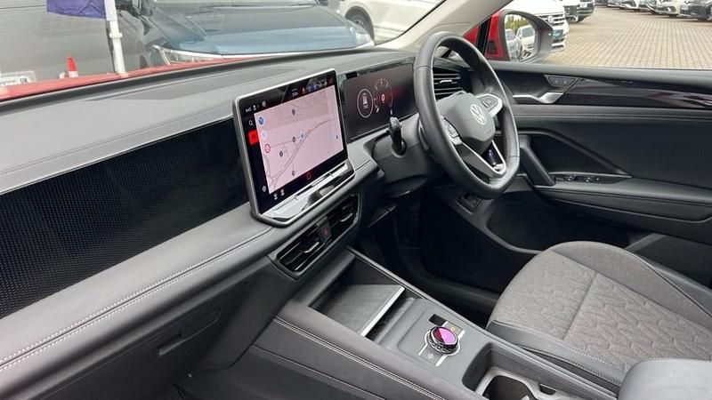 Used VW Tiguan Match 150 HP (110 kW) 2024 Red SUV