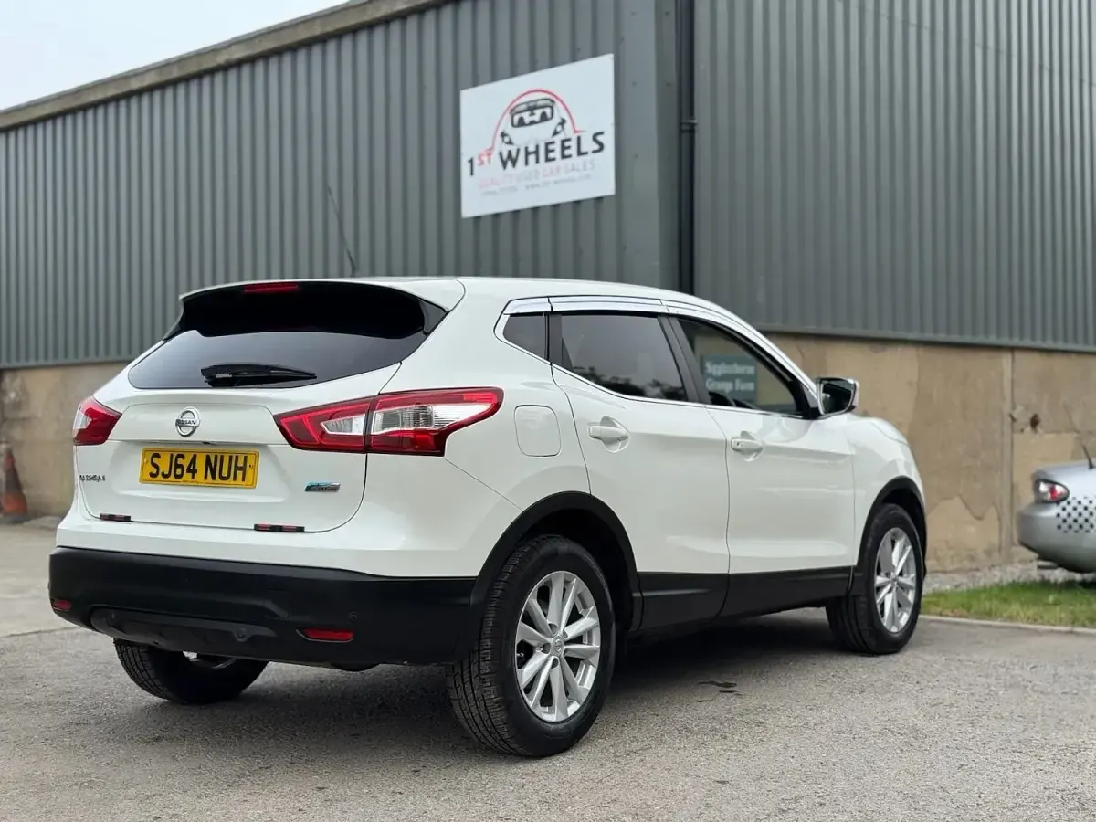 Used Nissan Qashqai Acenta Premium 110 HP (80 kW) 2014 White SUV