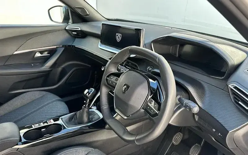 Used Peugeot 2008 Allure 101 HP (74 kW) 2024 Grey SUV