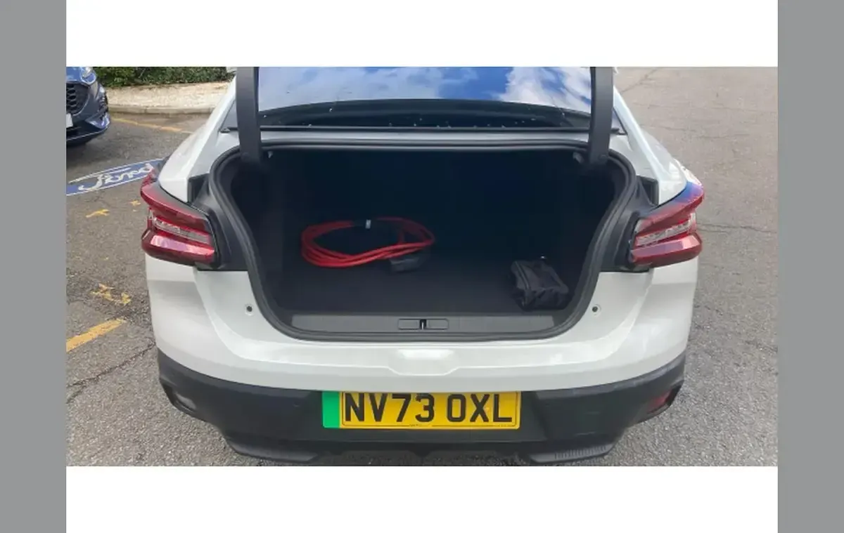 Usado Citroën e-C4 Shine 100 kW (136 CV) 2023 Blanco Berlina