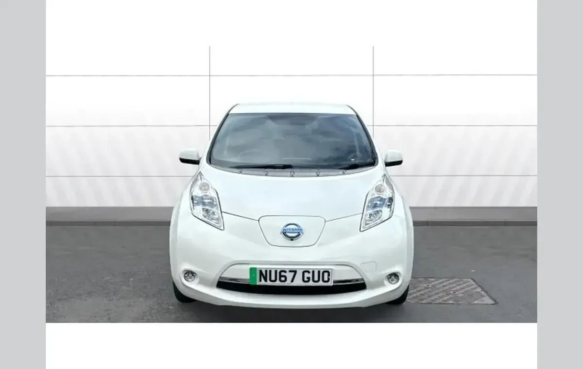 Used Nissan Leaf Tekna 80 kW (109 HP) 2017 White Hatchback