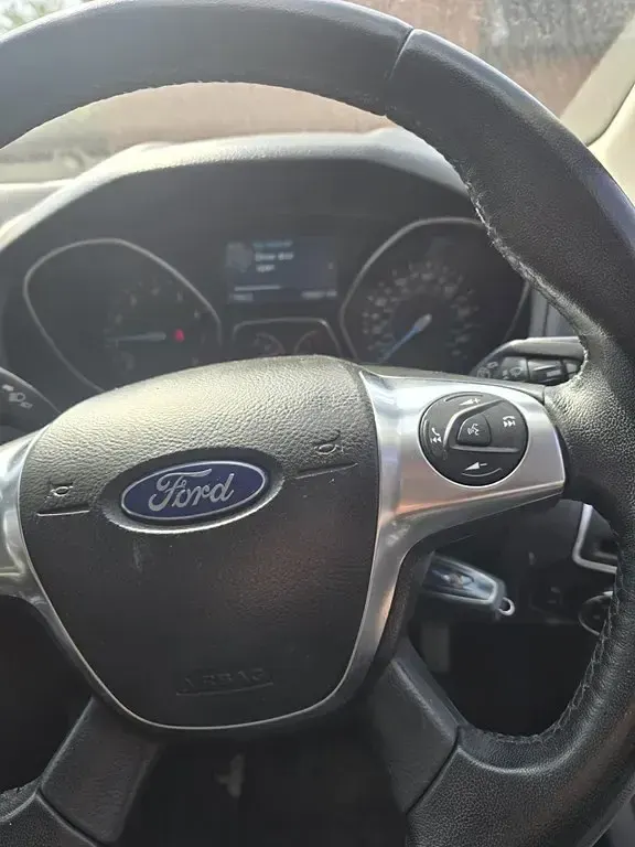 Begagnad Ford Focus Zetec 125 HK (91 kW) 2014 Grå Kombi