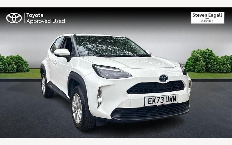 Used 2025 Toyota Yaris Hybrid Estate | £20,555 (Super price) - Image 1/4