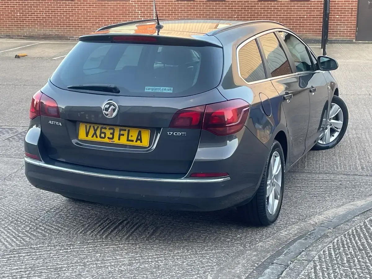 Used Vauxhall Astra SRi 2014 Grey Estate