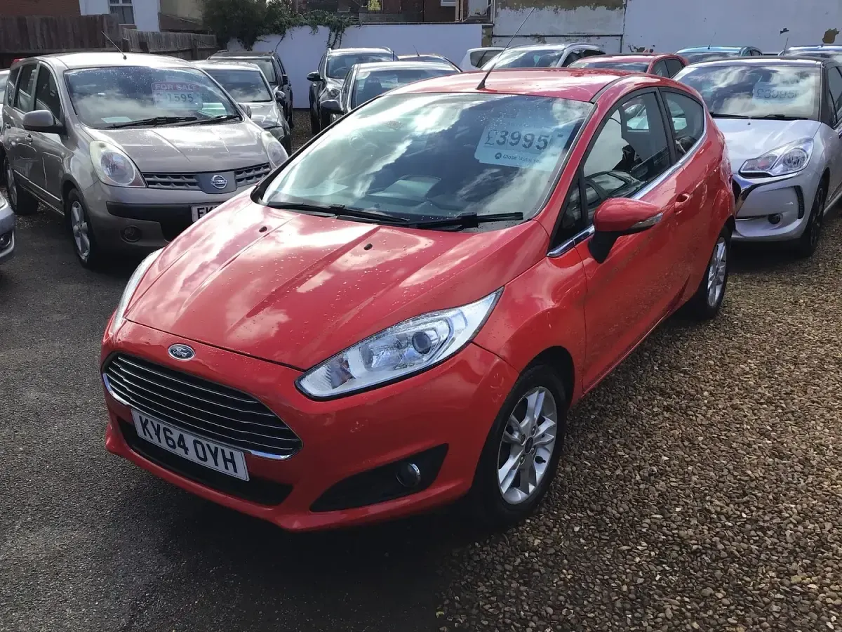 Used Ford Fiesta Zetec 82 HP (60 kW) 2014 Red Hatchback