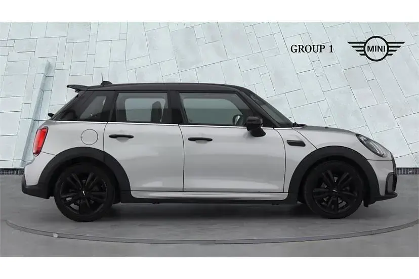 Używany Mini Cooper Sport 136 KM (100 kW) 2023 Srebrny Hatchback