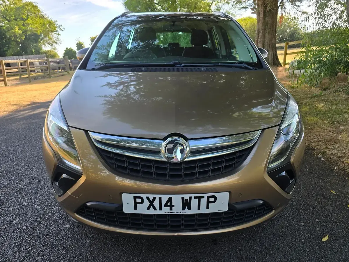 Used Vauxhall Zafira Tourer 130 HP (95 kW) 2014 Brown MPV