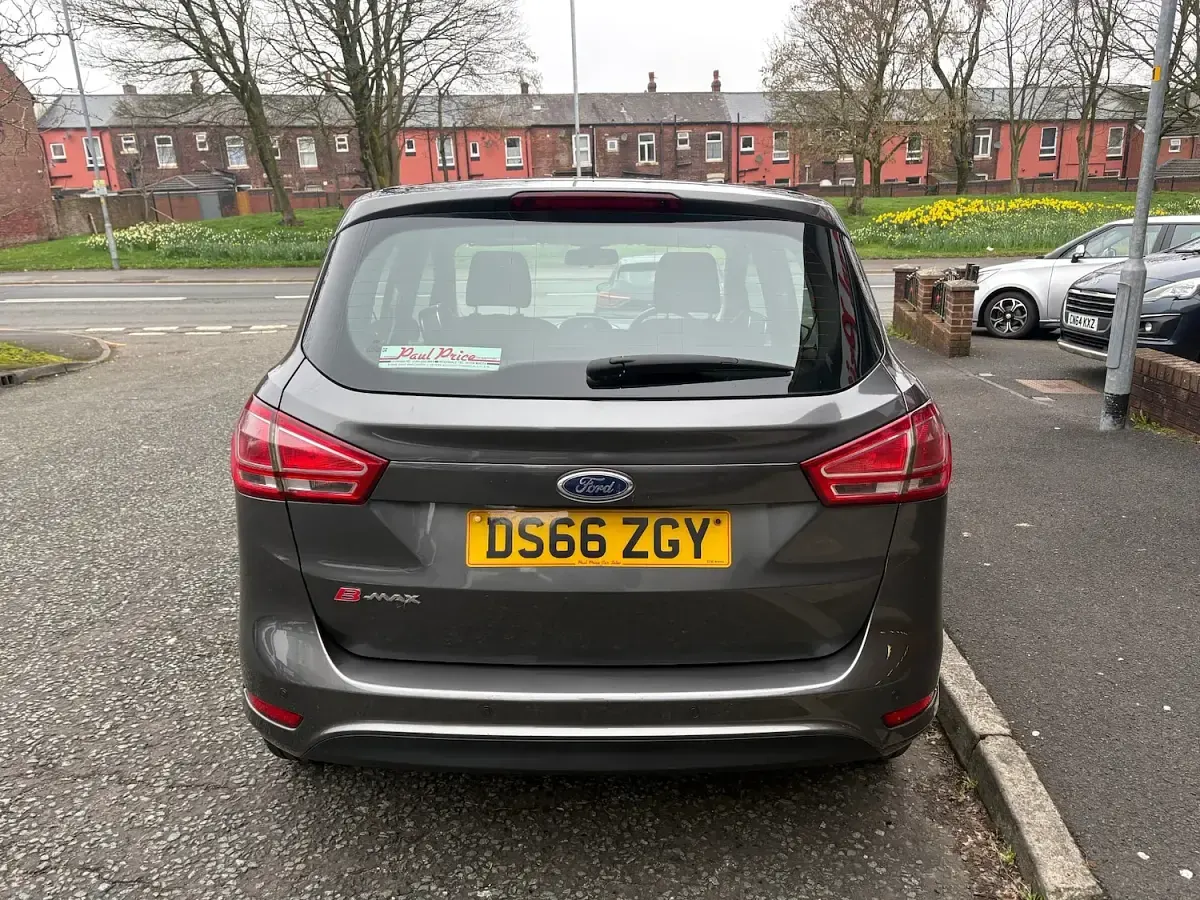 Used Ford B-MAX Zetec 95 HP (69 kW) 2016 Grey MPV