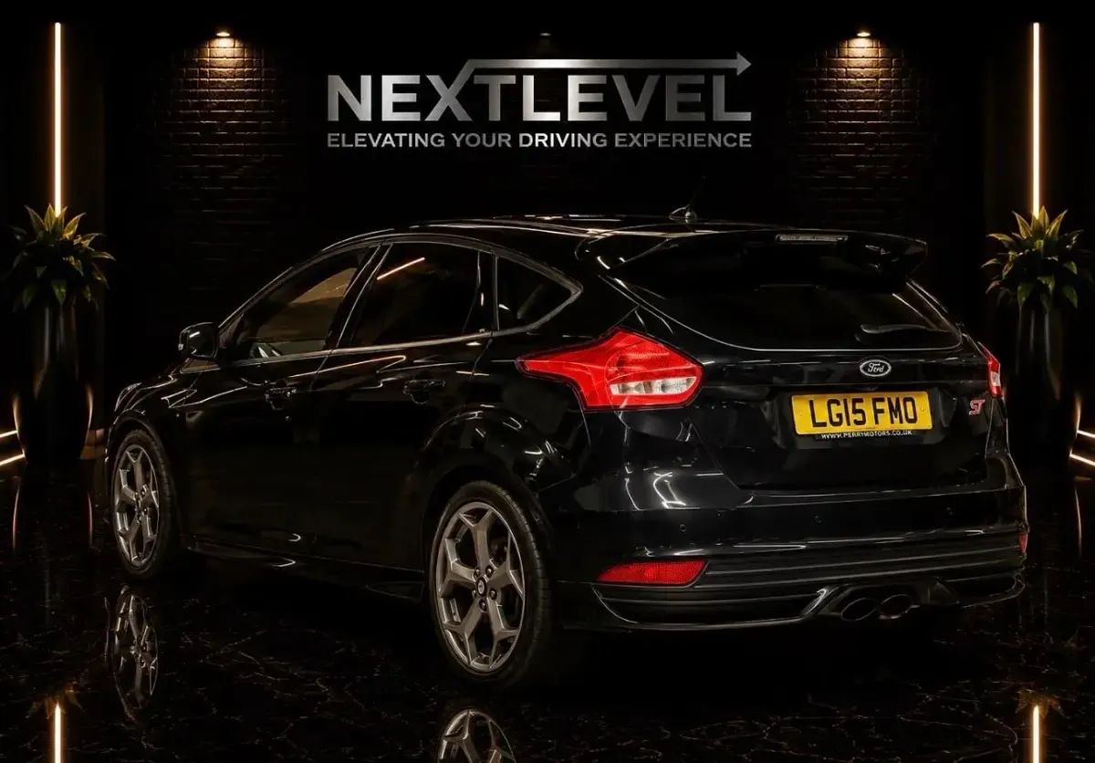 Used Ford Focus ST 250 HP (183 kW) 2015 Black Hatchback