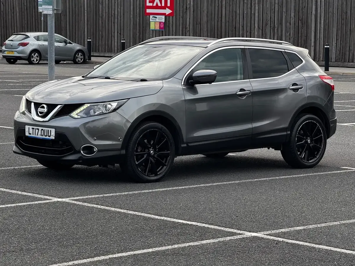 Used Nissan Qashqai Tekna 115 HP (84 kW) 2017 Grey SUV