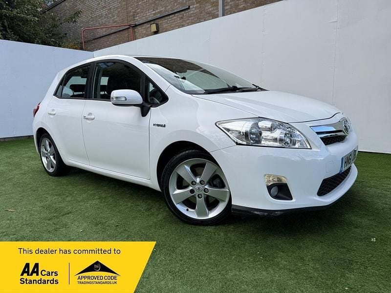 White Used 2012 Toyota Auris Hybrid Hatchback | £6,495 (Good price) - Image 1/4