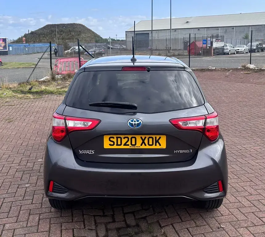 Used Toyota Yaris 100 HP (73 kW) 2020 Grey Hatchback
