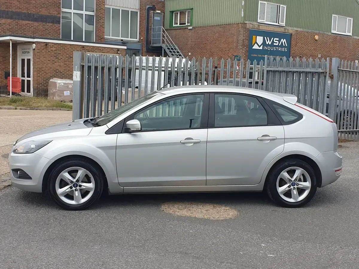 Used Ford Focus Zetec 99 HP (72 kW) 2011 Silver Hatchback