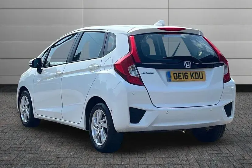 Used Honda Jazz SE 102 HP (75 kW) 2016 White orchid Hatchback