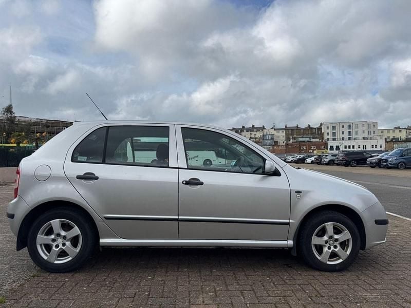 Used Skoda Fabia Ambiente 75 HP (55 kW) 2006 Silver Hatchback