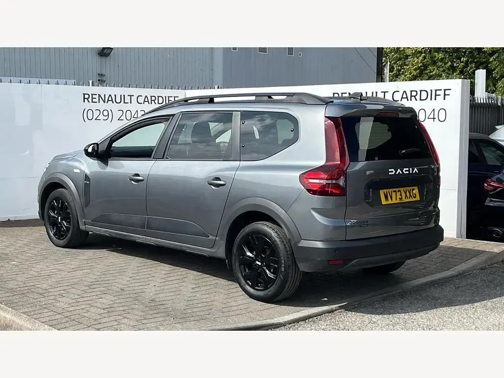 Used Dacia Jogger Extreme 140 HP (102 kW) 2023 Grey MPV