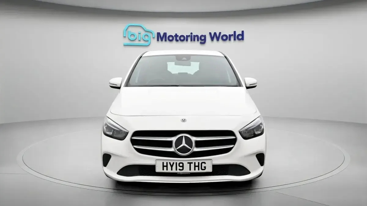 Used Mercedes B180 134 HP (98 kW) 2019 White Hatchback