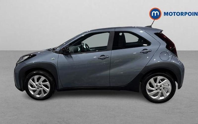 Used Toyota Aygo X PURE 72 HP (52 kW) 2024 Grey SUV