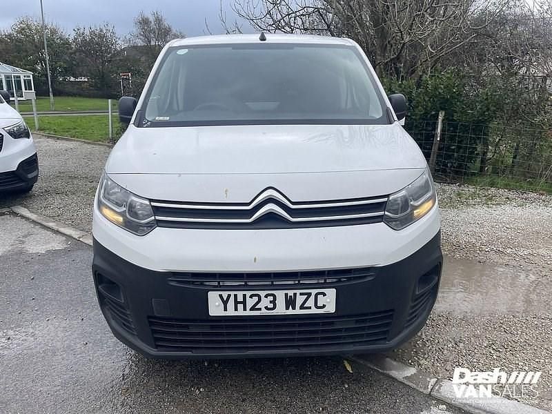 Usado Citroën Berlingo 100 CV (73 kW) 2023 Blanco Monovolumen