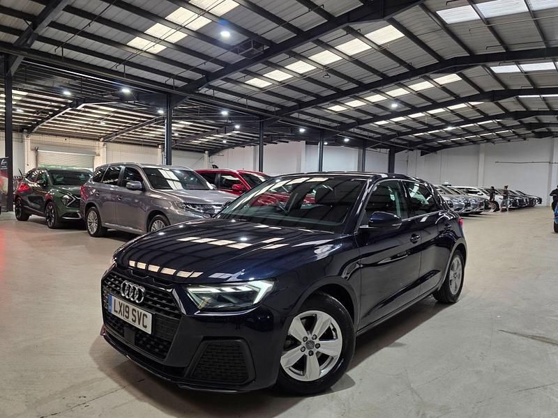 Usado Audi A1 Sportback Design 116 HP (85 kW) 2019 Azul Citadino