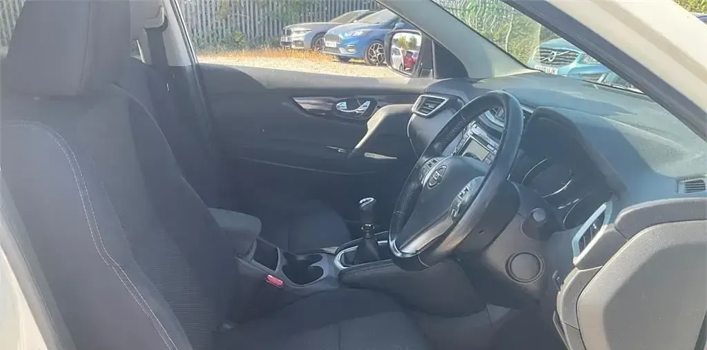Used Nissan Qashqai N-Connecta 2016 White SUV