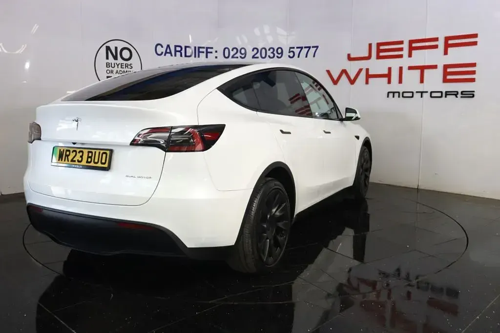 Used Tesla Model Y Long Range AWD 378 kW (514 HP) 2023 White SUV