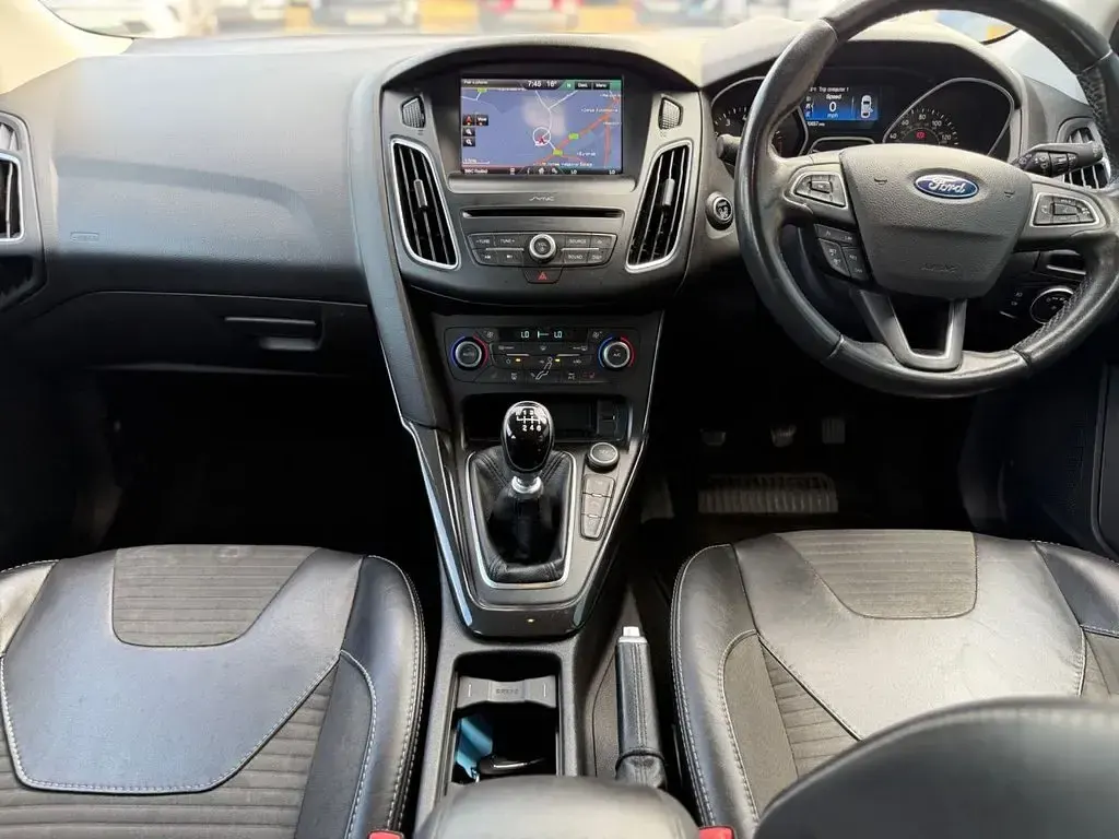 Used Ford Focus Titanium X 125 HP (91 kW) 2016 Red Hatchback