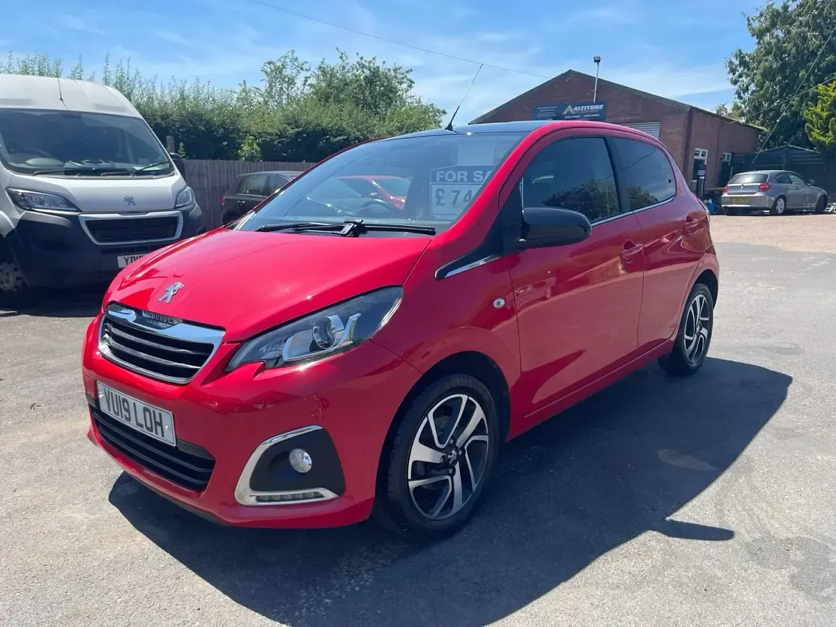 Used Peugeot 108 Allure 72 HP (52 kW) 2019 Red Hatchback