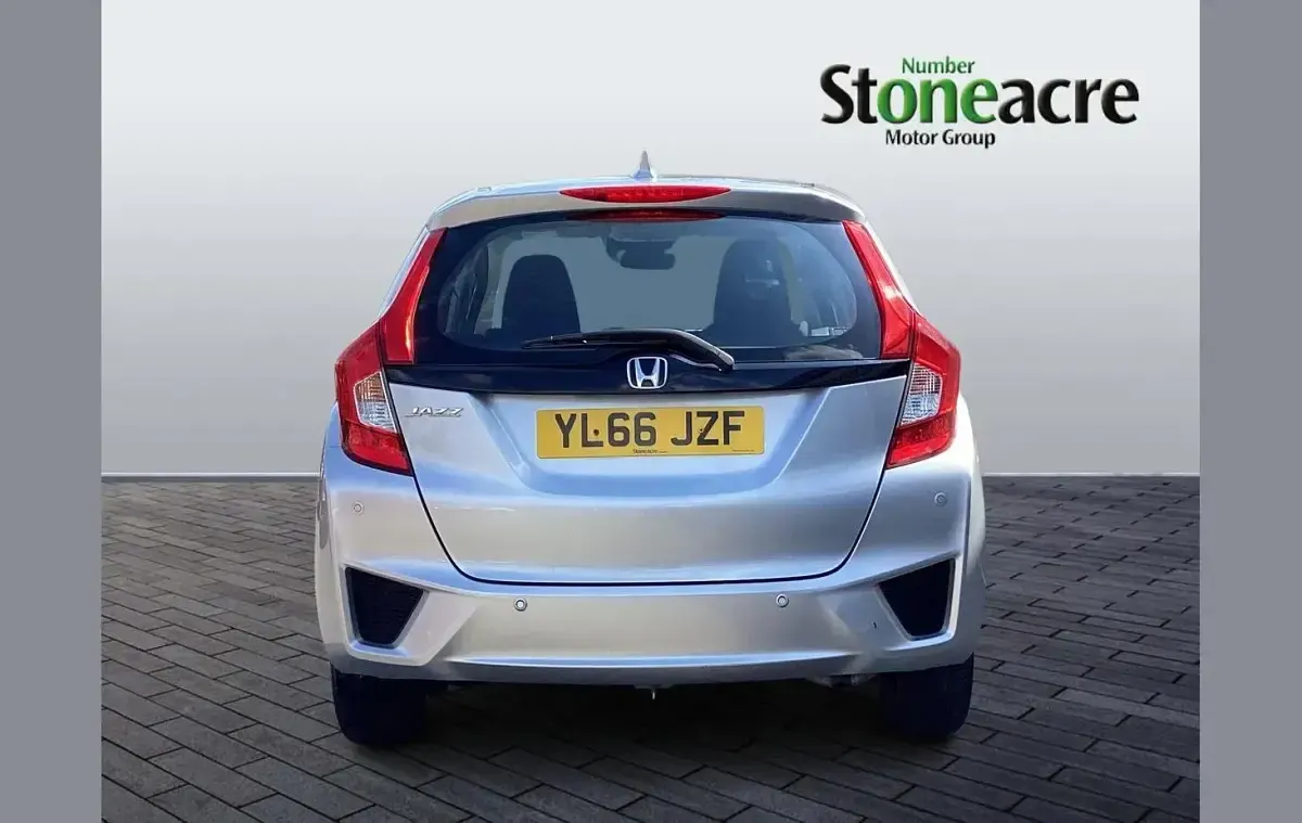 Used Honda Jazz SE 102 HP (75 kW) 2017 Silver Hatchback