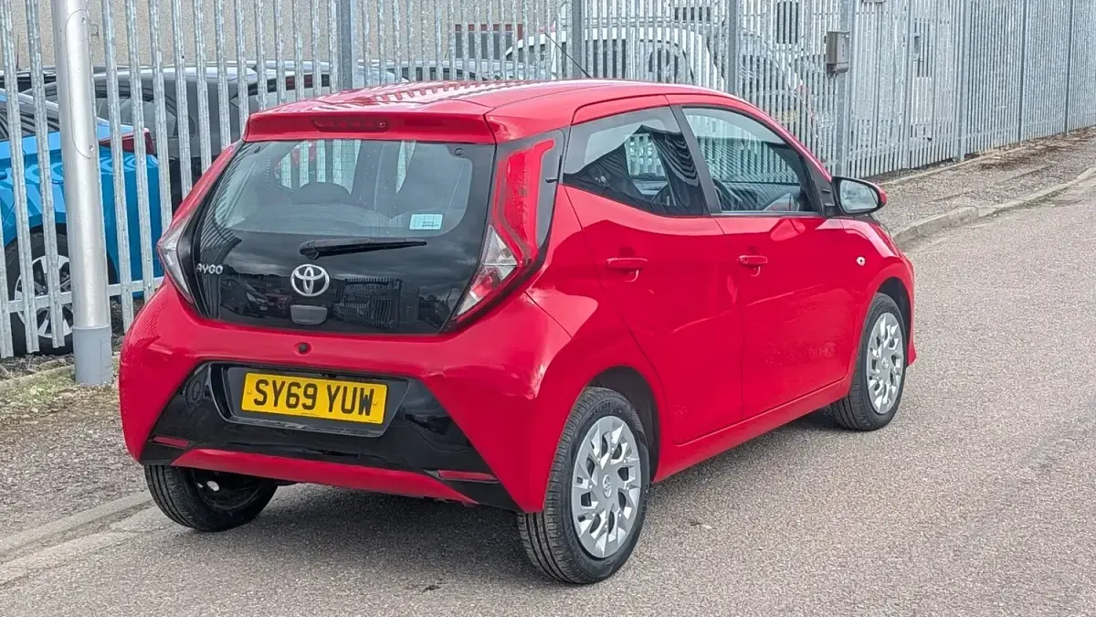 Used Toyota Aygo X-play 72 HP (52 kW) 2020 Red Hatchback