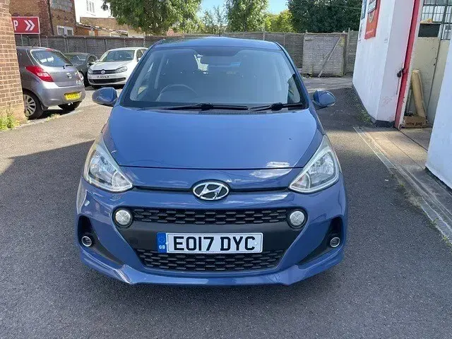 Used Hyundai i10 Premium 67 HP (49 kW) 2017 Blue Hatchback