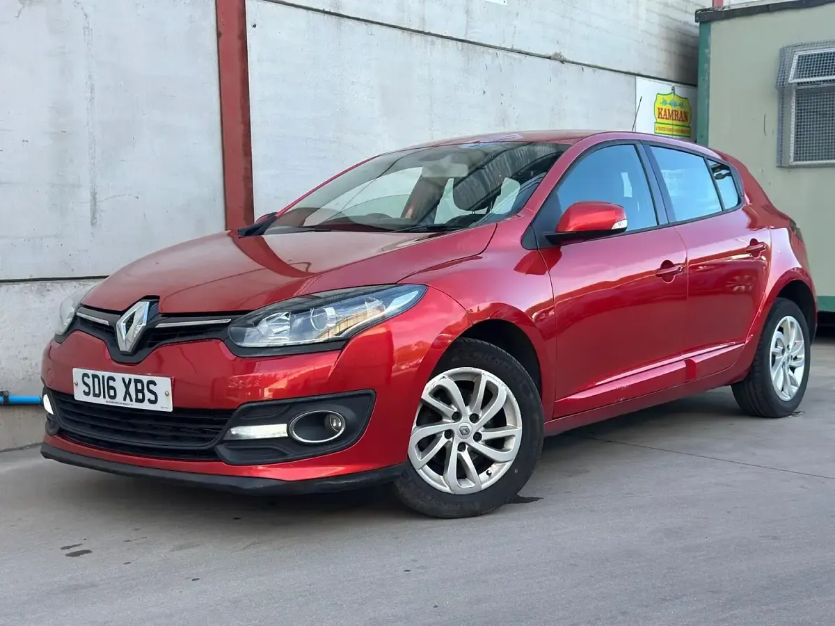 Used Renault Mégane Dynamique 110 HP (80 kW) 2016 Red Hatchback